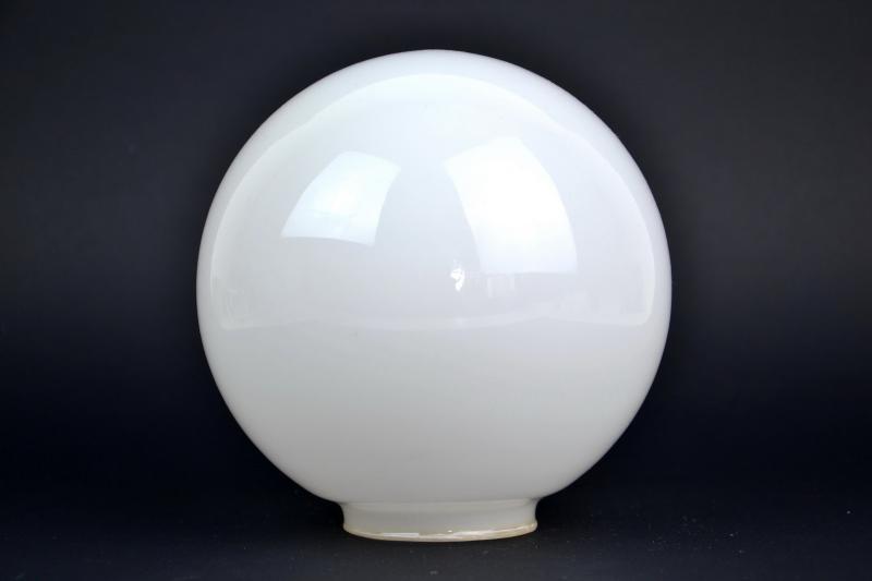 sfera-bianca-in-vetro-opaline-1,1990.jpg?WebbinsCacheCounter=1-antiquastyle