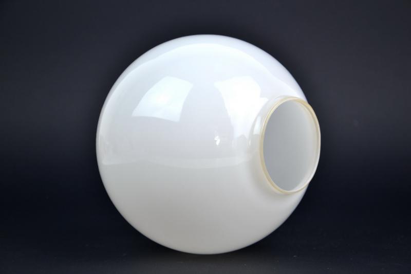 sfera-bianca-in-vetro-opaline-2,1991.jpg?WebbinsCacheCounter=1-antiquastyle